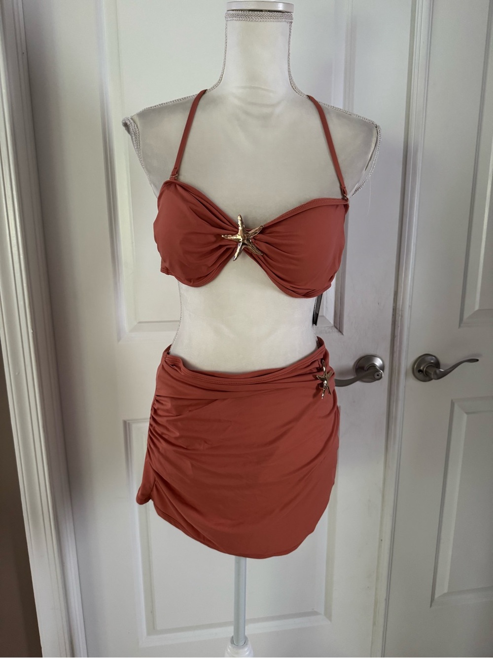 BEBE 3PC BIKINI SET WITH A CEBTER STARFISH DETAIL in apricot. Size XL. MSRP $128